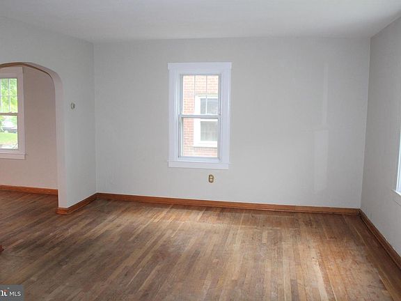 5th image of 647 Jansen Ave