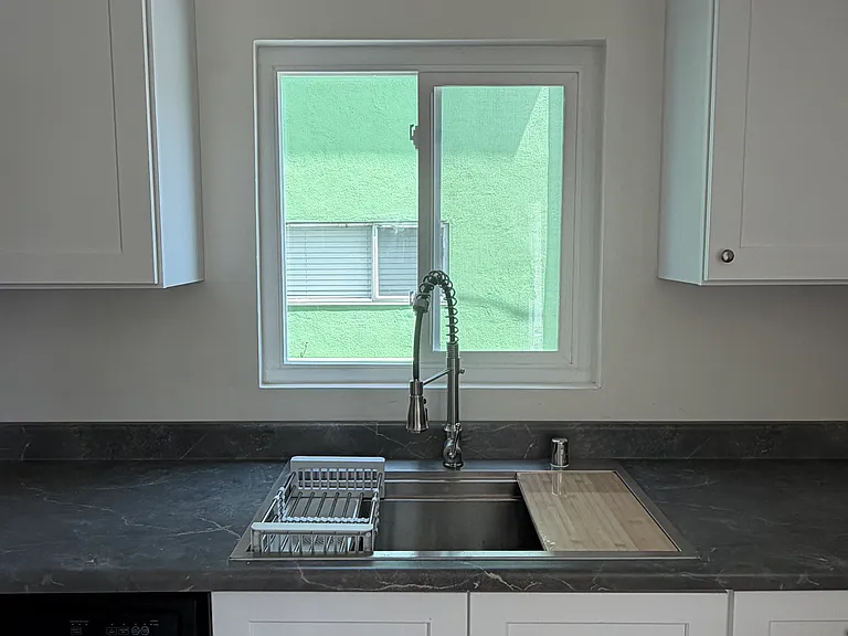 2421 N Beachwood Dr #2 — Photo 6