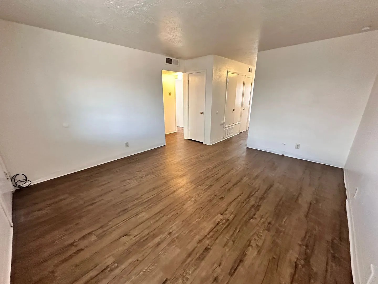 3618 Lafayette Drive Ne — Photo 2