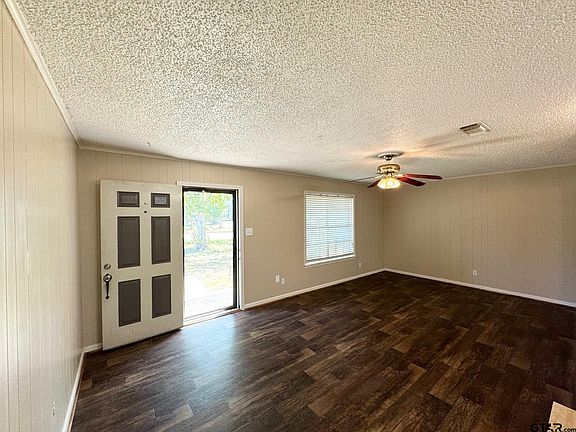 3rd image of 101 El Camino Dr