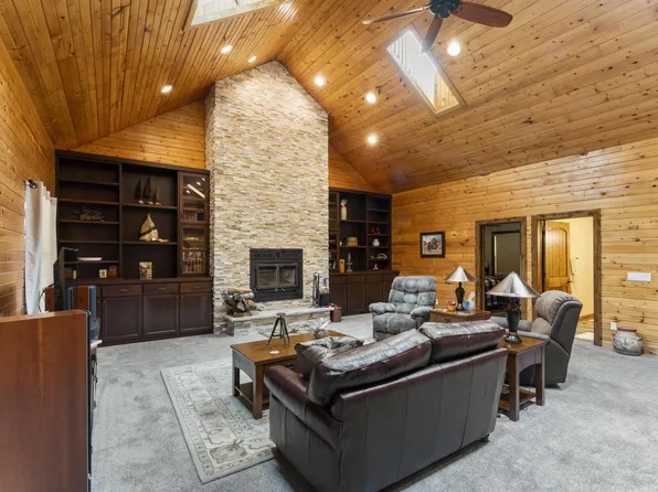 35200 Loland DRIVE, Waterford, WI 53185