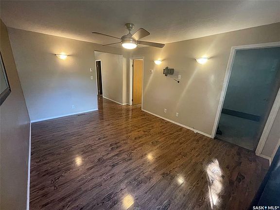 4th image of 518 Maple St W