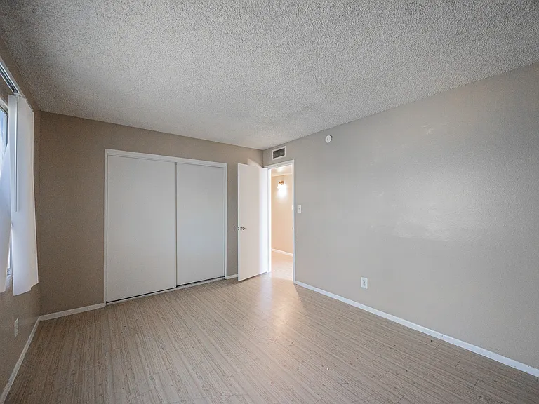 5214 N 42nd Pkwy — Photo 11