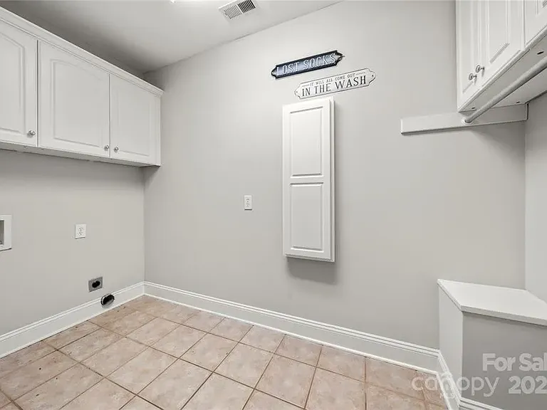 2545 Rea Rd — Photo 26