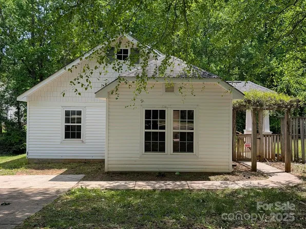 8332 Highlander Ct, Charlotte, NC 28269