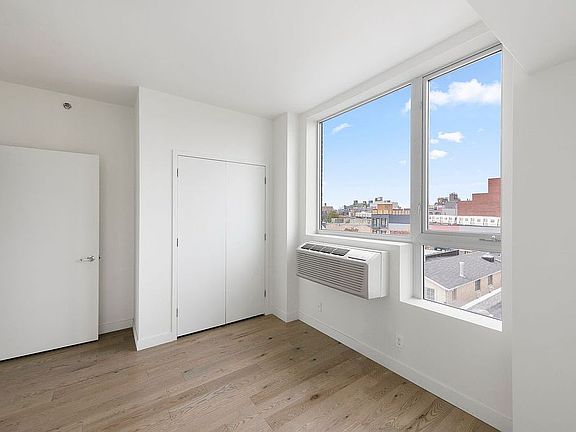3rd image of 557 Hart St Unit Penthouse 5a