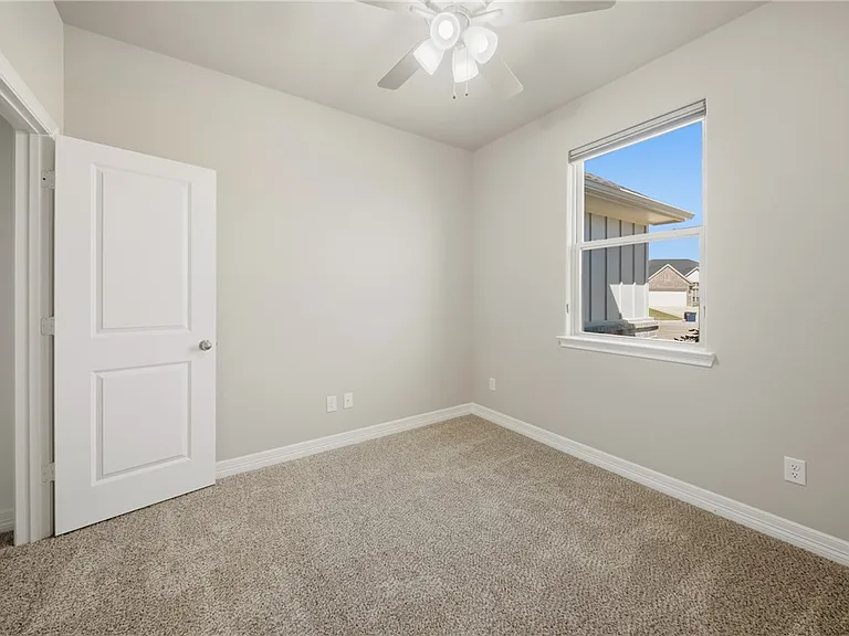 3019 Wolfpack Loop — Photo 31