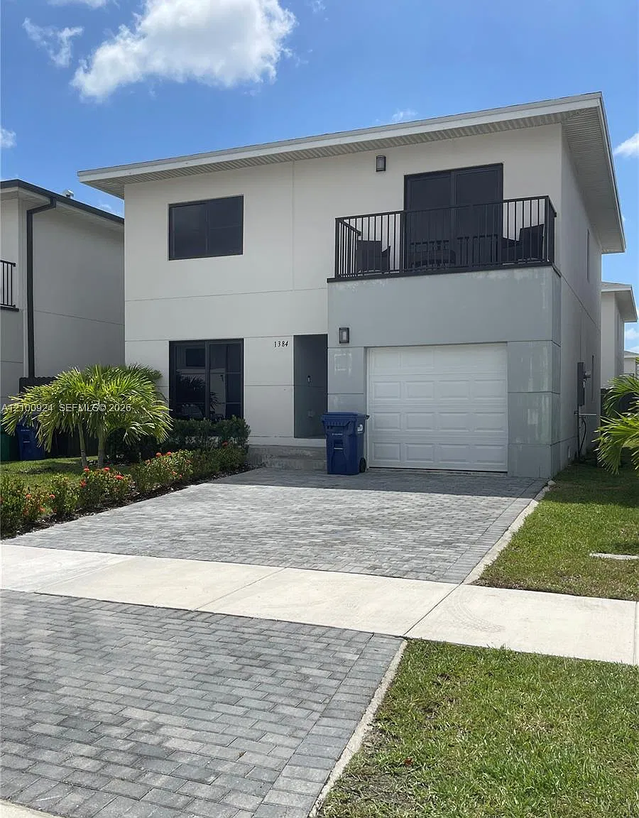 5 bed, 3.0 bath, 1810 sqft, $3,400 — Photo 2