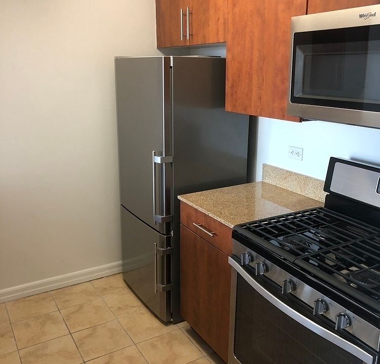 1st image of 888 Main St APT 636