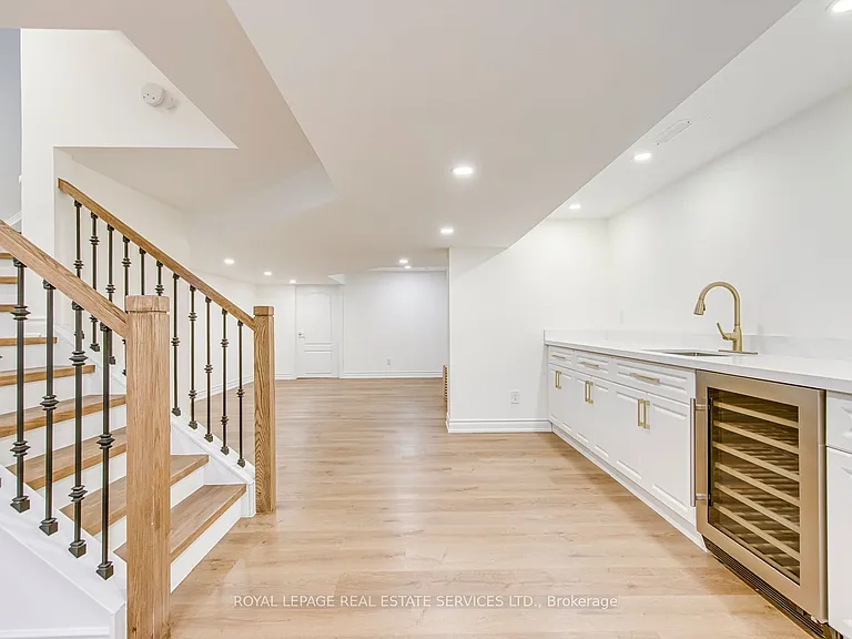 1463 Albion Ave — Photo 37