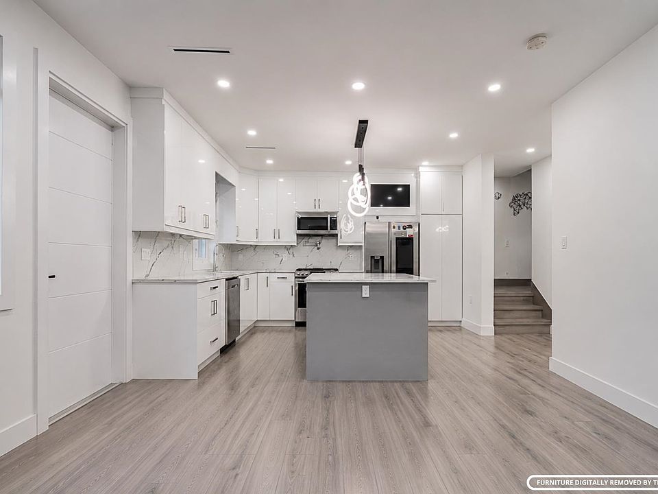 1st image of 4675 Canada Way #2