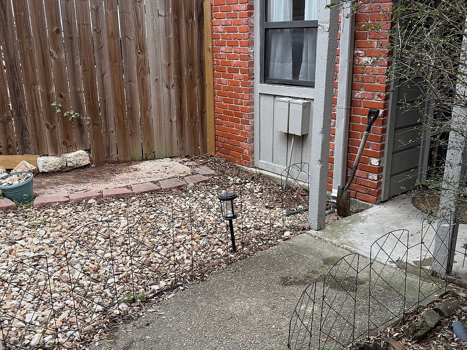1st image of 430 Lindsey St APT B1