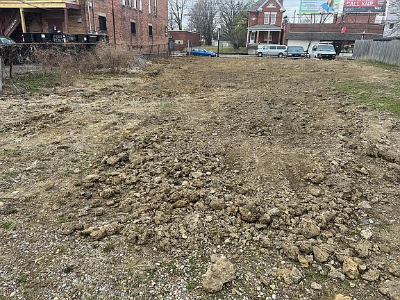 5th image of 1696 Parsons Ave