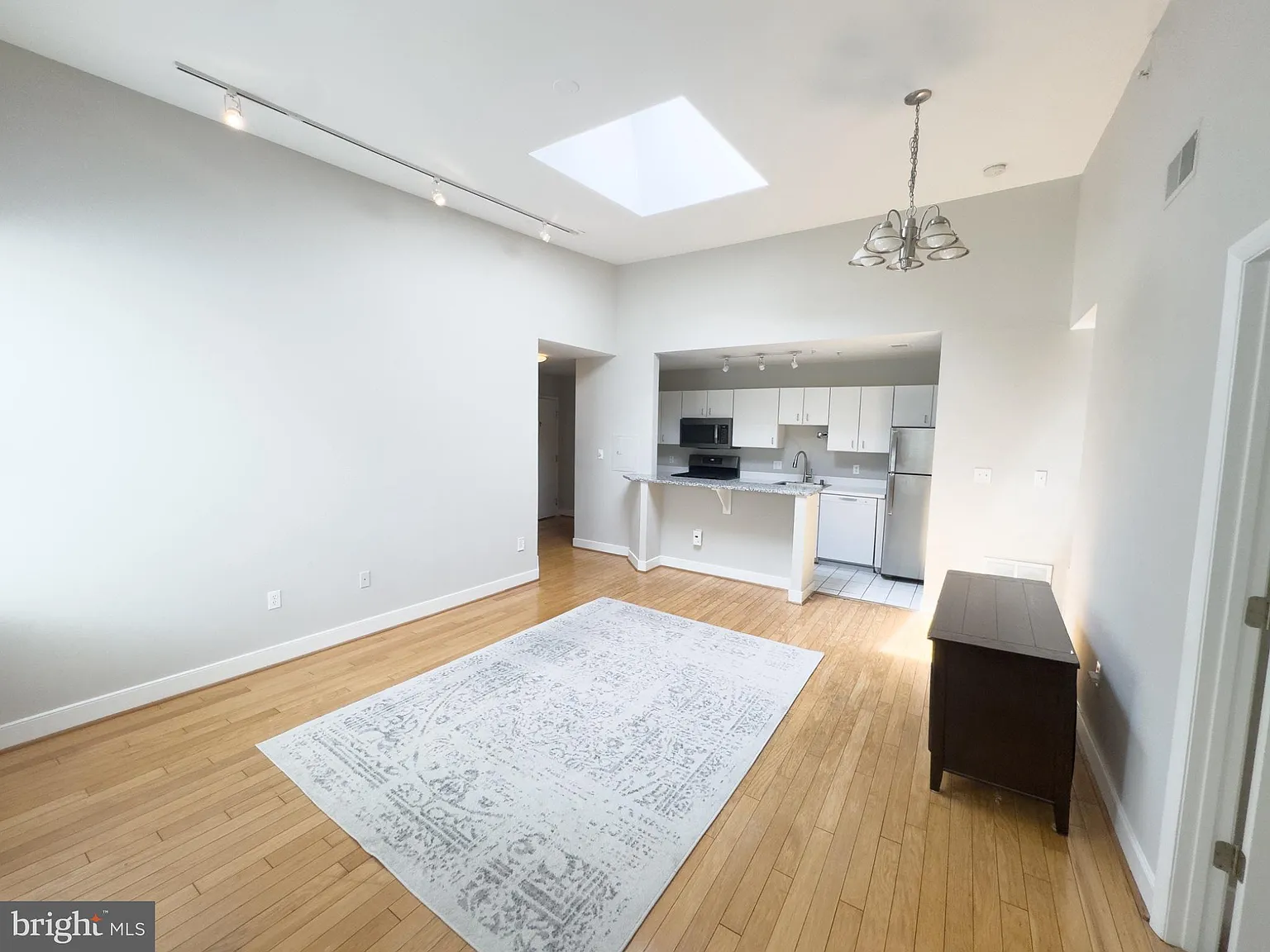 2 bed, 2.0 bath, 875 sqft, $3,200 — Photo 4