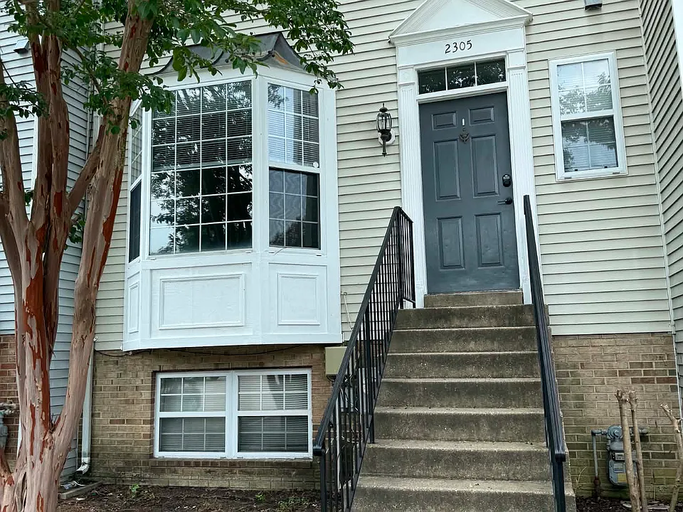 2305 Manomet Ct