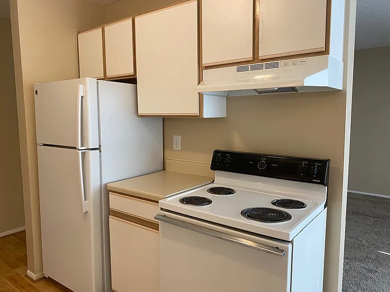 Rochester Square Apartments — Photo 28