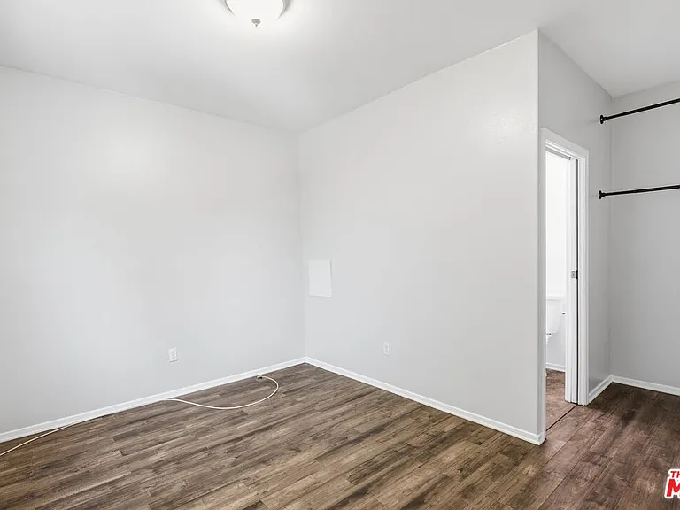 171 E 35th St #173-1/2 — Photo 20