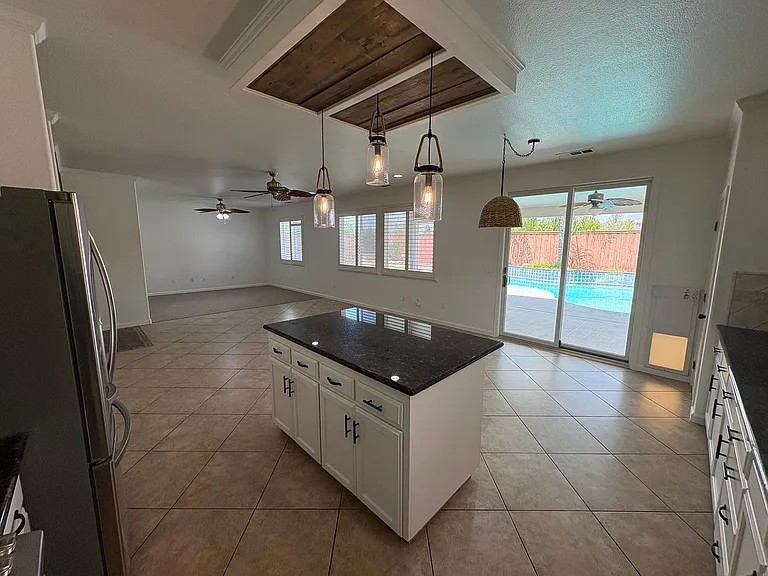 5928 W Whitley Ave — Photo 11