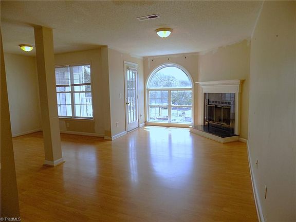 3rd image of 3624-2A Morris Farm Dr