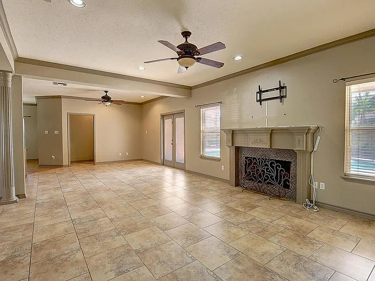 7642 Dallas St — Photo 8