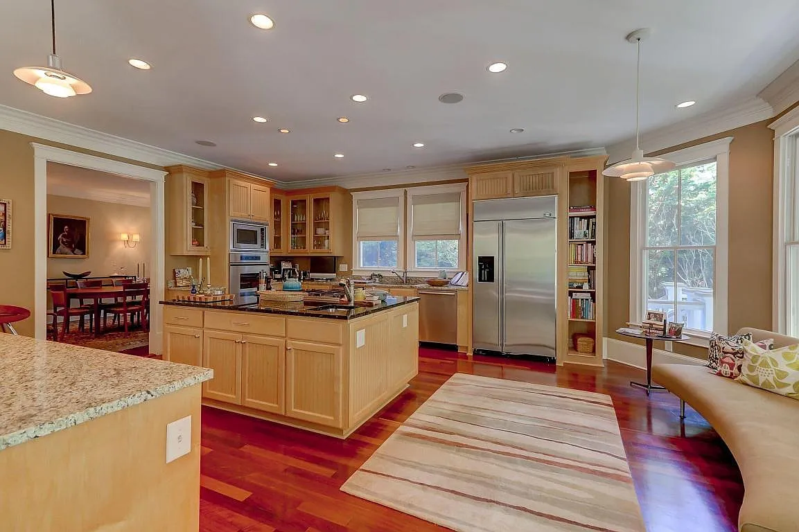 4 bed, 4.5 bath, 4734 sqft, $12,000 — Photo 2
