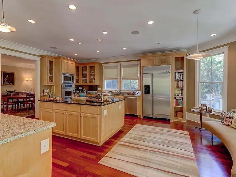 1312 Thompson Ave — Photo 2