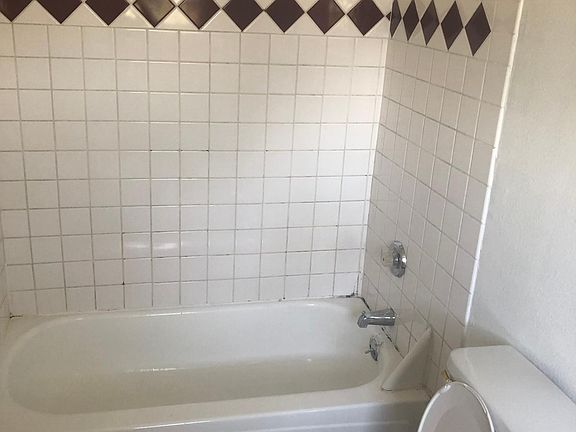 3rd image of 266 Thorne St #F
