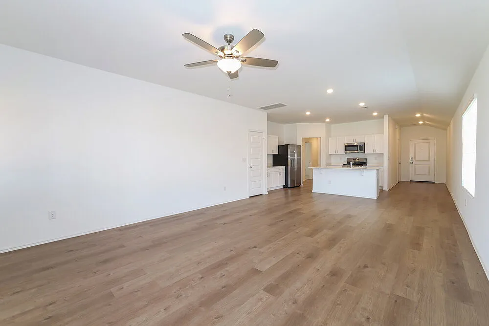 3 bed, 2.0 bath, 1402 sqft, $2,210 — Photo 3