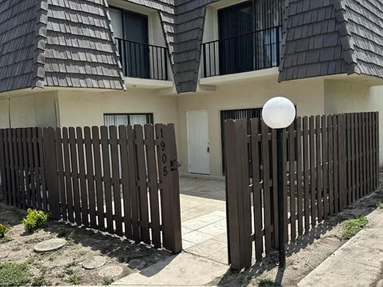 1917 N Congress Ave — Photo 4