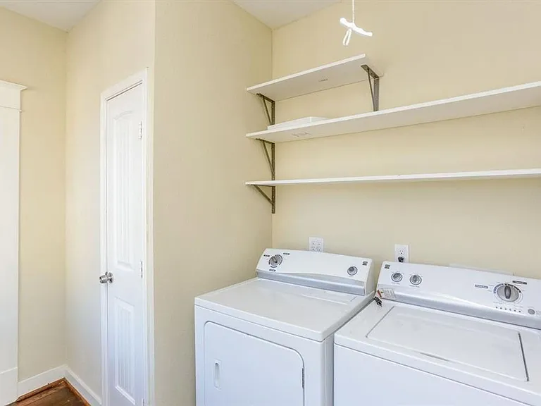 612 W Alabama St — Photo 22