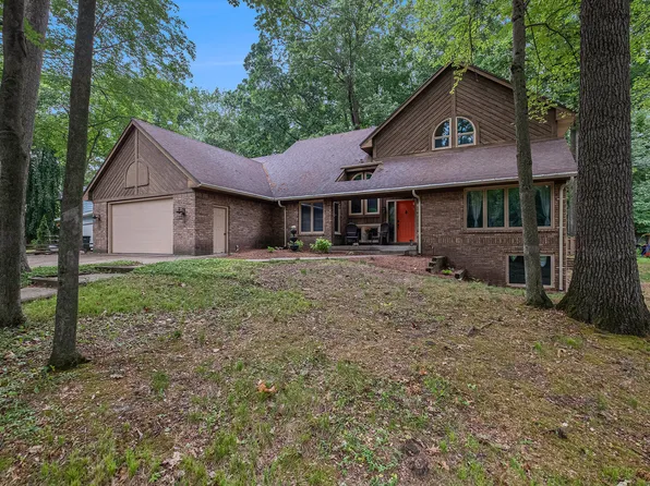 1746 Chateau Dr SW, Wyoming, MI 49519