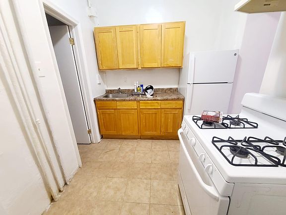 2nd image of 852 Cauldwell Ave #1B