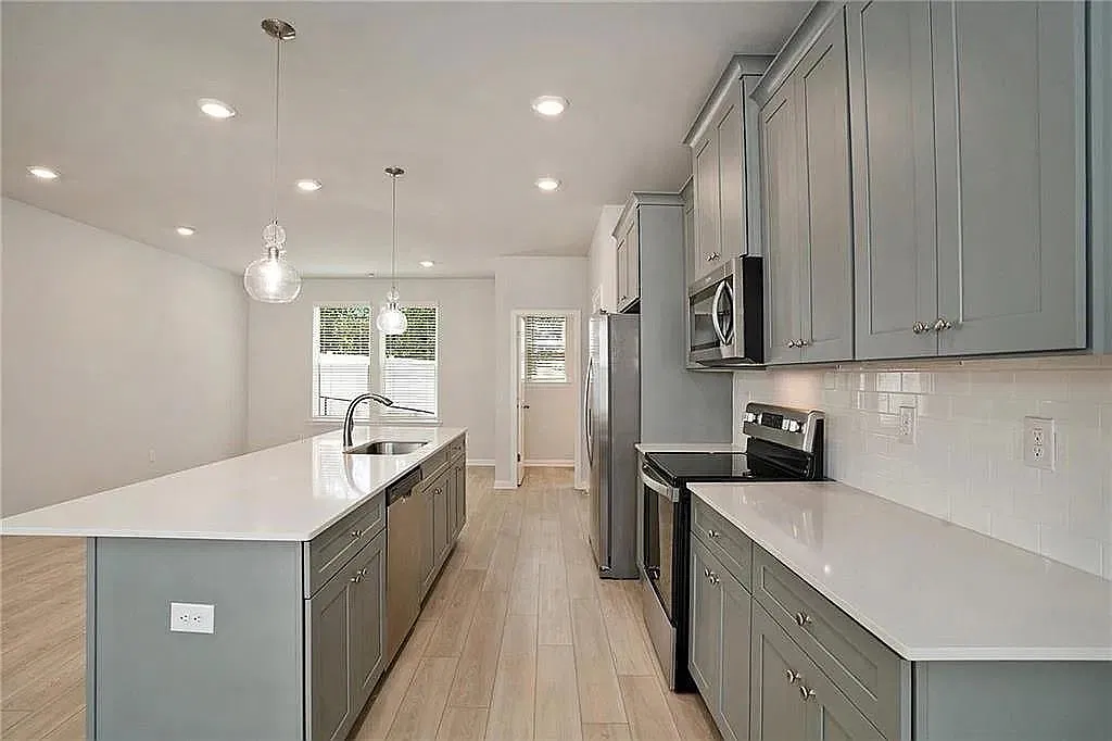 4 bed, 3.5 bath, 1941 sqft, $2,650 — Photo 4