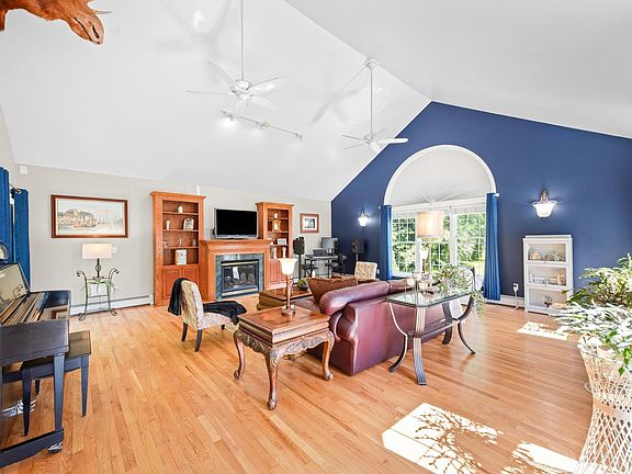 2nd image of 31 Merrill Road
