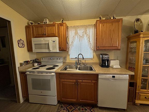 5th image of 11403 E 38th Pl