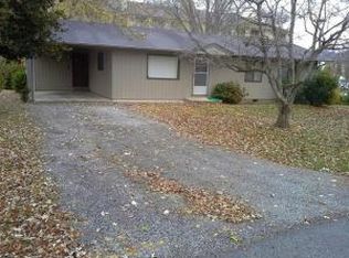 422 Asbury Rd, Pigeon Forge, TN 37863