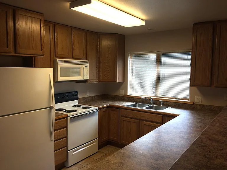 1416 E Custer St — Photo 3