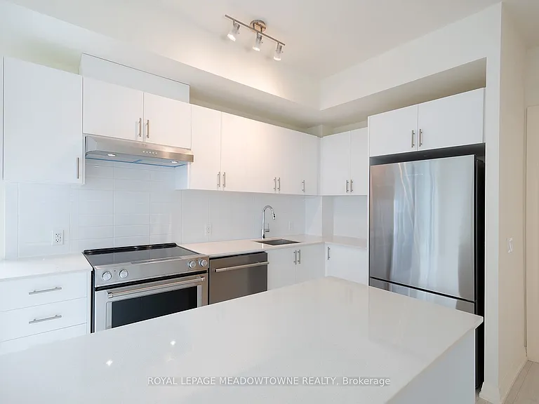 27 Korda Gate #1811 — Photo 10