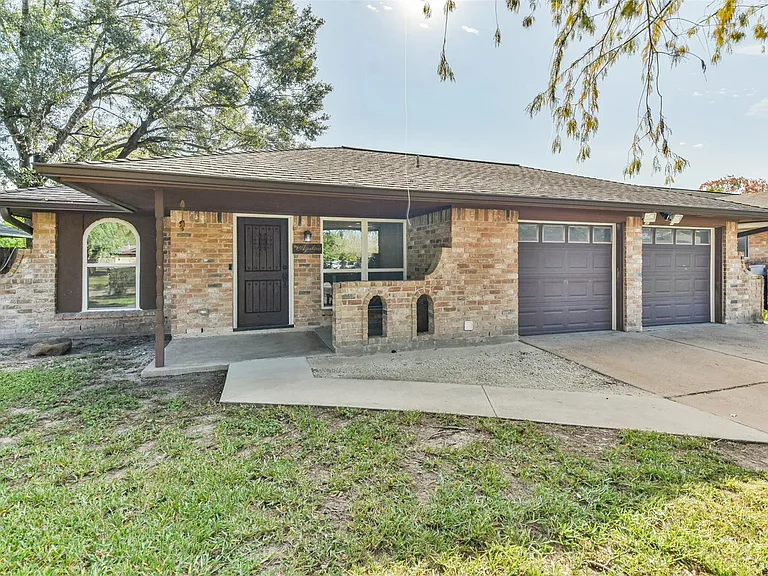 7623 Yellow Pine Dr — Photo 4