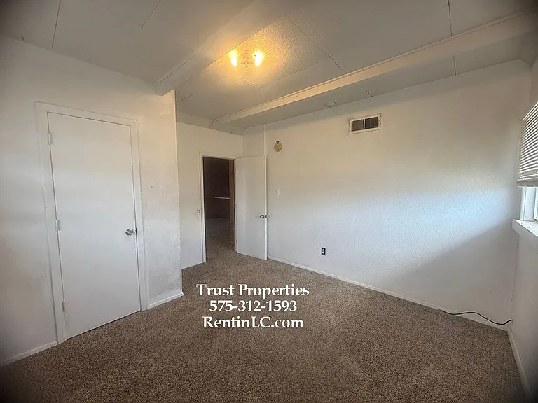 920 Texas Ave — Photo 5