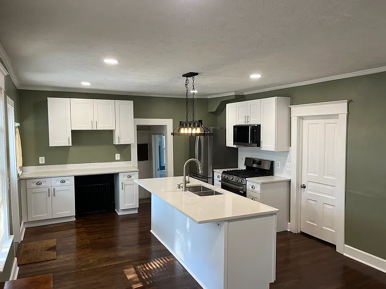 New Kitchen & Dining ... almost 8' Island
