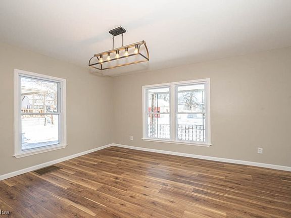 5th image of 267 Hawley Ave