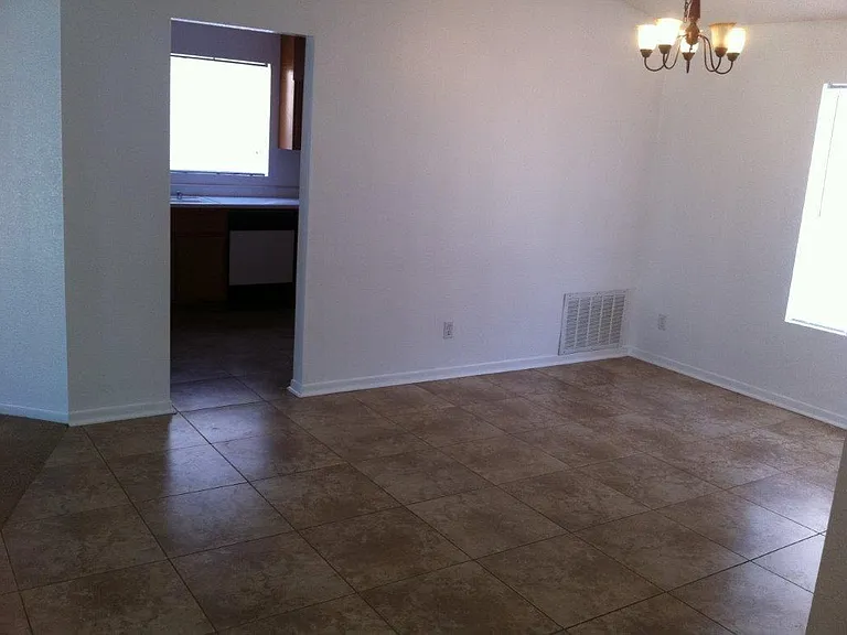Candice Ave — Photo 5