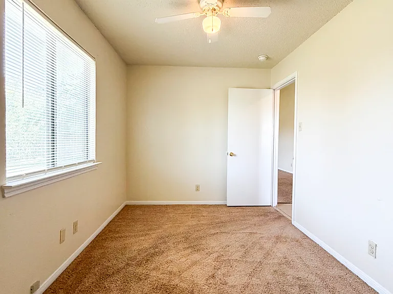 2607 Bluebonnet Dr — Photo 19