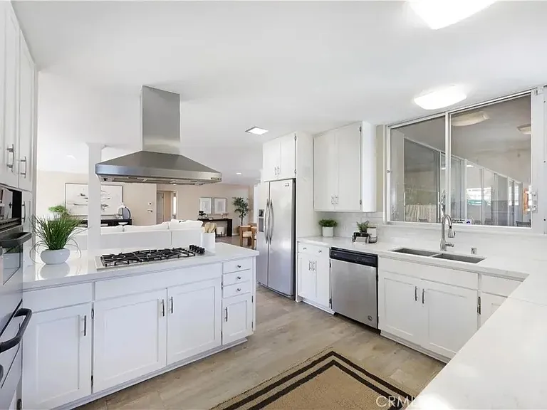 9844 Pangborn Ave — Photo 14