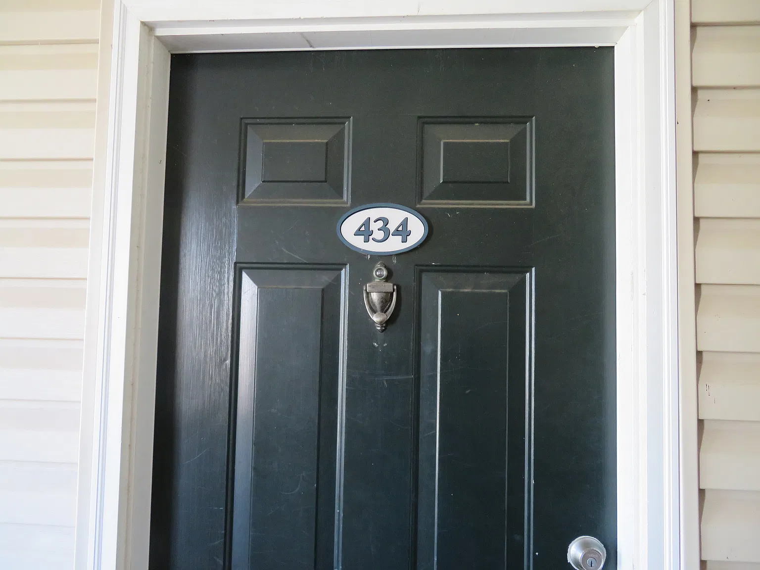 3 bed, 1200 sqft, $1,550 — Photo 1