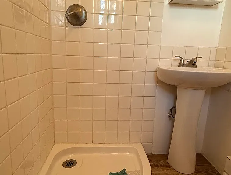 824B Canyon Rd #A — Photo 8