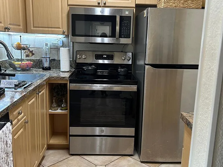 9320 Fontainebleau Blvd #515 — Photo 9