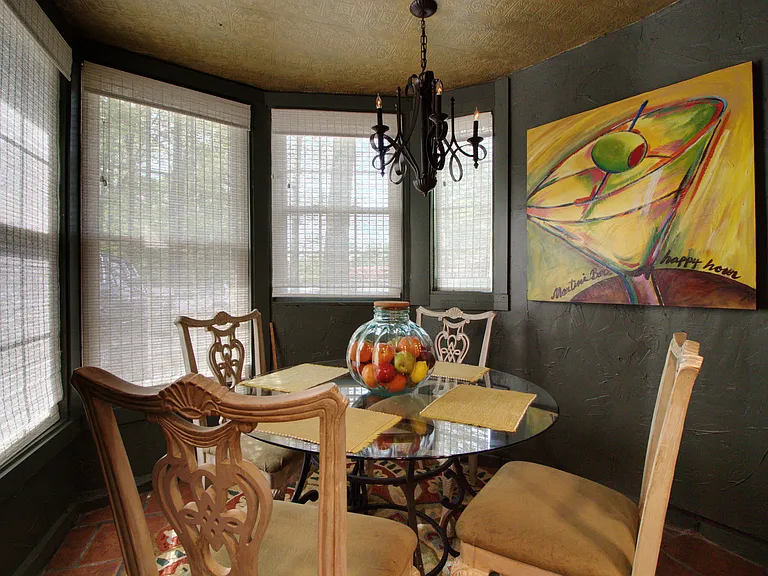 cozy eating space just off of kitchen