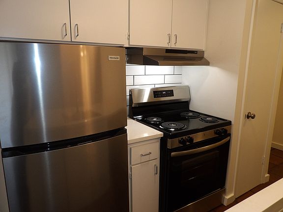 5th image of 4432 Buena Vista St APT 102